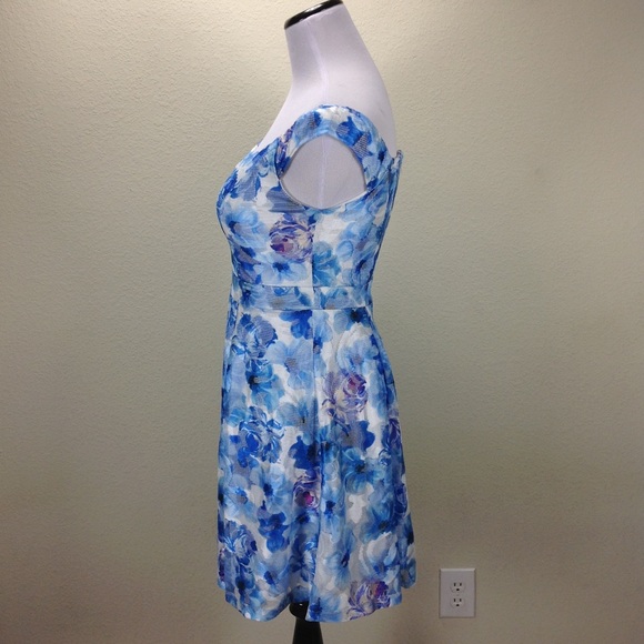 Nikibiki Blue & White Sweetheart Neckline Dress - Picture 3 of 6
